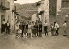 Joves a la Plaça l'any 1961 (a vore si sabeu qui són!!)